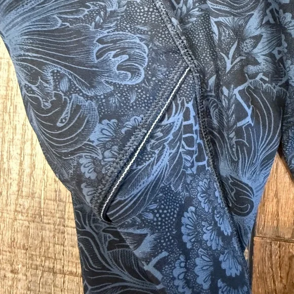 lululemon athletica Women's Navy Floral Joggers - Picture 8 of 10